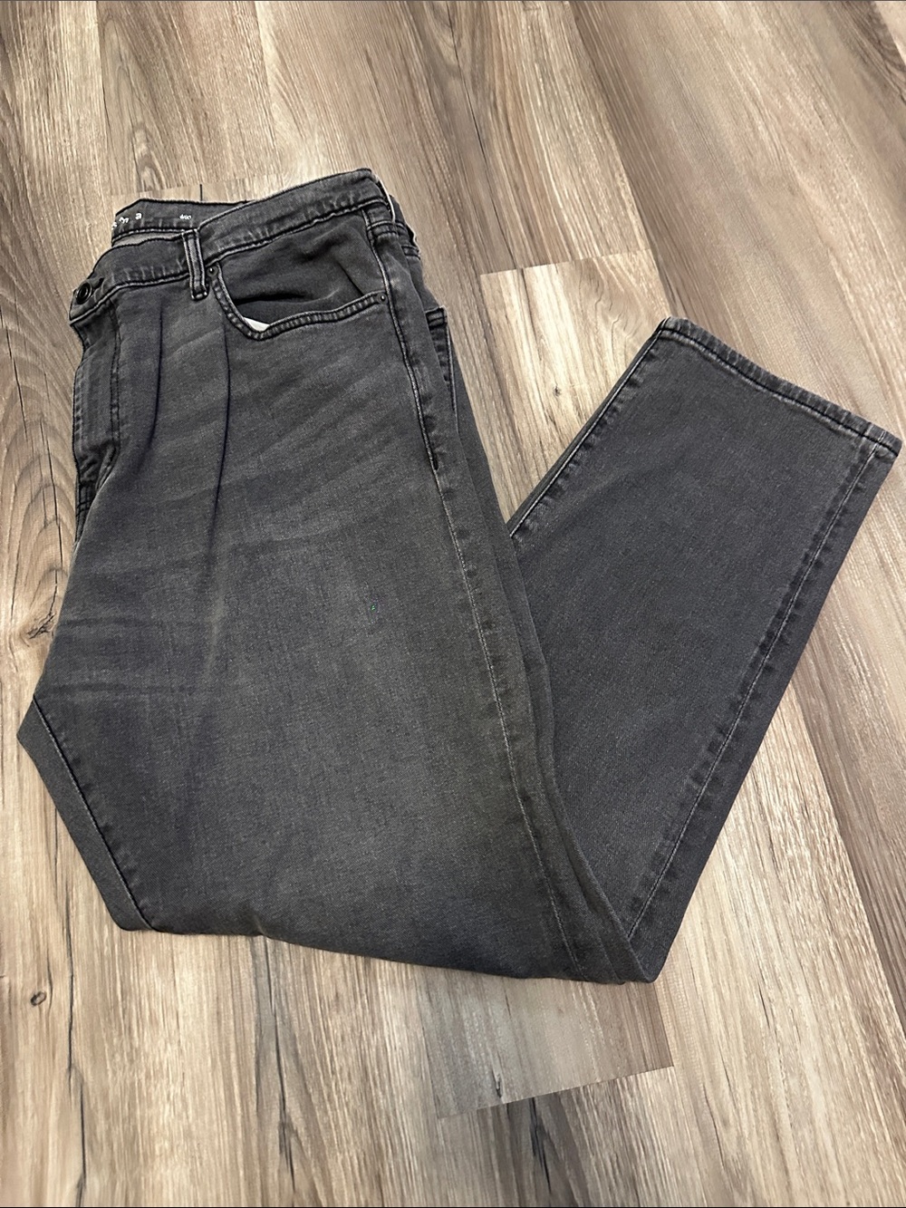 Amazon Essentials Men's Charcoal Slim Straight Jeans